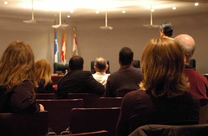 Avis à la population : Le conseil municipal siègera à 19h plutôt qu’à 20h dès le 7 avril 2025