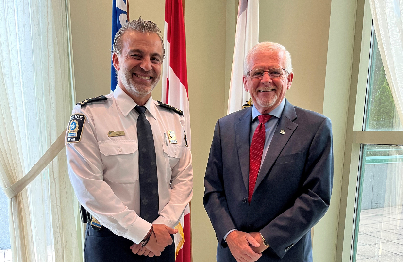 Le directeur du SPVM Fady Dagher en visite à l’Hôtel de Ville de Kirkland